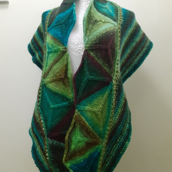 Handknit wool shawl, scarf - Picture 3 of 3